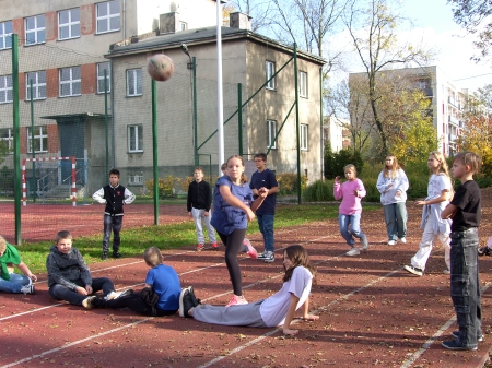 ZABAWY  PODWÓRKOWE  Z LAT  80.